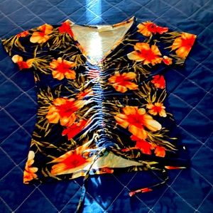 Hawaii here you come!  In this super stylish pull sting in front top!
